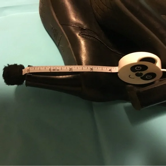 Black ankle leather boots, 6.5, “leather & man made upper,” excellent condition. - Picture 6 of 6